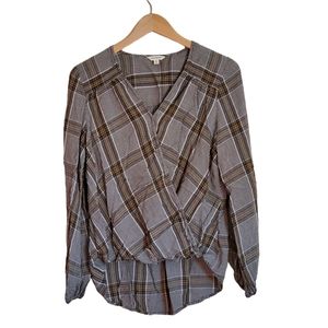 High low top, elastic in the front,  long sleeve